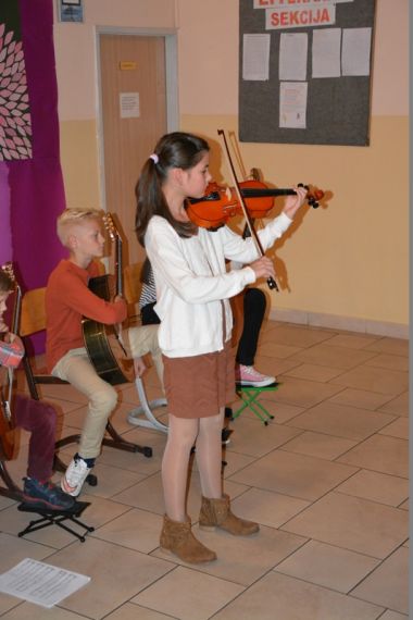 Otvori galeriju Vecer-poezije-OS-Bijakovici2.JPG