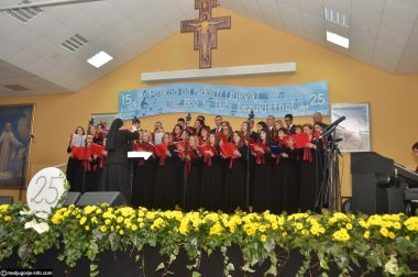 Otvori galeriju Zbor-Kraljica-Mira-Medugorje_10.JPG