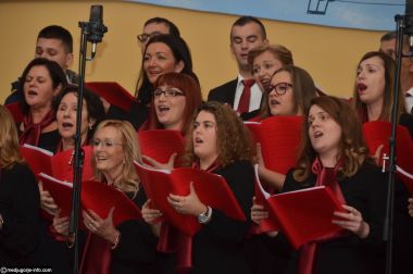 Otvori galeriju Zbor-Kraljica-Mira-Medugorje_12.JPG