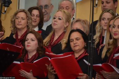 Otvori galeriju Zbor-Kraljica-Mira-Medugorje_13.JPG