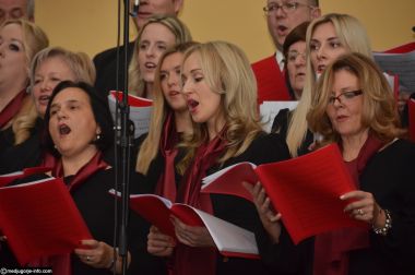 Otvori galeriju Zbor-Kraljica-Mira-Medugorje_14.JPG