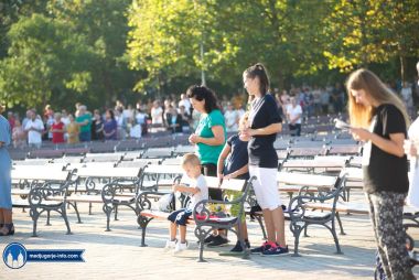 Otvori galeriju sveta-misa-medugorje-blagoslov-djece_04.jpg