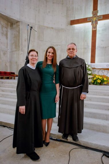 Otvori galeriju Zlatna harfa 5.jpg