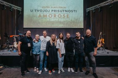 Otvori galeriju amorose-20-godina_37.jpg