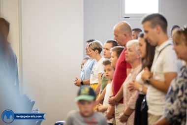 Otvori galeriju 13-hodocasce-obitelji-kraljici-mira-u-medugorje_01.jpg