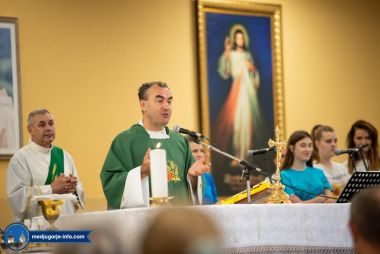 Otvori galeriju 13-hodocasce-obitelji-kraljici-mira-u-medugorje_02.jpg