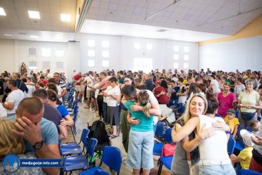 Otvori galeriju 13-hodocasce-obitelji-kraljici-mira-u-medugorje_10.jpg