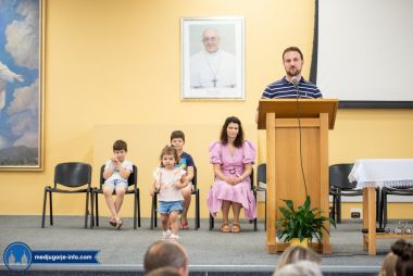 Otvori galeriju 13-hodocasce-obitelji-kraljici-mira-u-medugorje_12.jpg