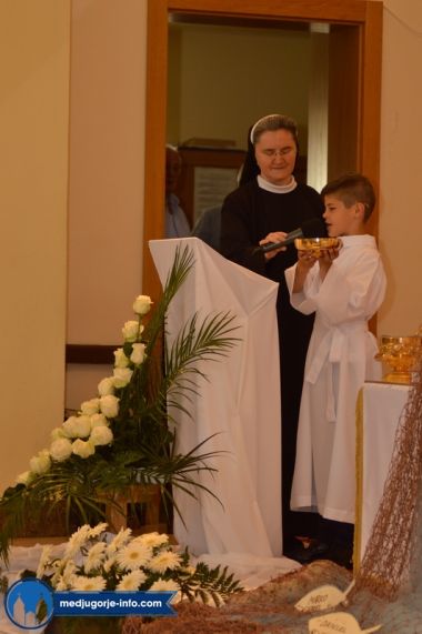 prva-sveta-pricest-u-medugorju_13.jpg
