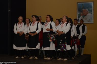 Otvori galeriju Kako-se-gradio-Krizevac_01.JPG