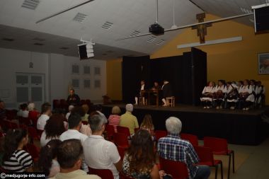 Otvori galeriju Kako-se-gradio-Krizevac_02.JPG