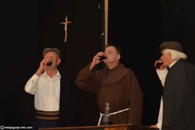 Otvori galeriju Kako-se-gradio-Krizevac_07.JPG