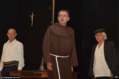 Otvori galeriju Kako-se-gradio-Krizevac_10.JPG