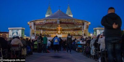 Pobožnost klanjanja Isusu u Presvetom oltarskom sakramentu