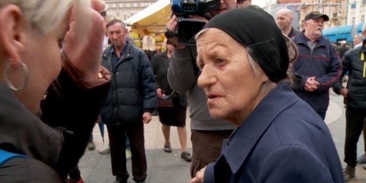 Dirljiva gesta uplakane bake, ponudila 20 kuna za bolesno dijete i oduševila sve koji su dočekali čovjeka s križem