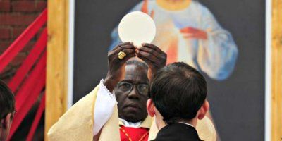  Kardinal Robert Sarah: &#039;Vratite mise s narodom!&#039; 