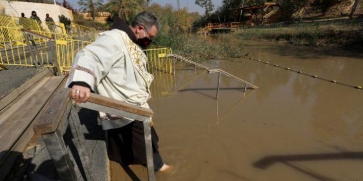 Od minskoga polja do polja mira. Prva misa na rijeci Jordan