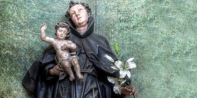 Preghiera al Gesù Bambino tra le braccia di sant’Antonio