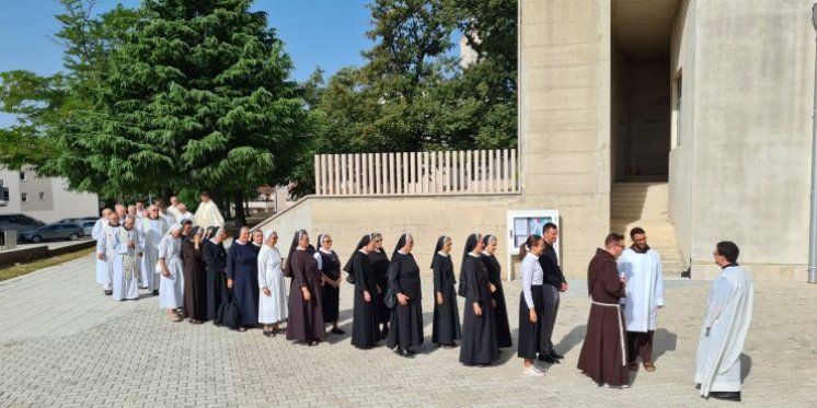 PROCVAT DUHOVNIH ZVANJA U POSUŠKOM KRAJU Održan Susret duhovnih zvanja uz nove mlade članove