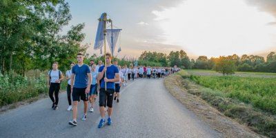 Nekoliko tisuća hodočasnika prošlo s Gospinim kipom selima župe Tolisa