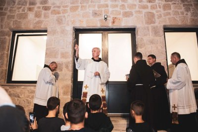 Dovršen i blagoslovljen kulturno-pastoralni centar &#039;Dom sv. Ante&#039; na Humcu