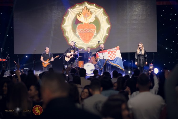 Veličanstveni koncert ‘Vatra’ u prepunoj dvorani Pecara