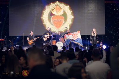 Veličanstveni koncert ‘Vatra’ u prepunoj dvorani Pecara