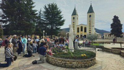 MEĐUGORJE PUNO HODOČASNIKA ZA VIKEND UOČI ROĐENDANA VIDJELICE MIRJANE