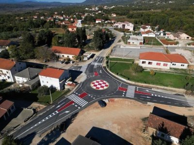 Kružni tok u Blatnici kod Čitluka ukrašen motivima hrvatskog grba