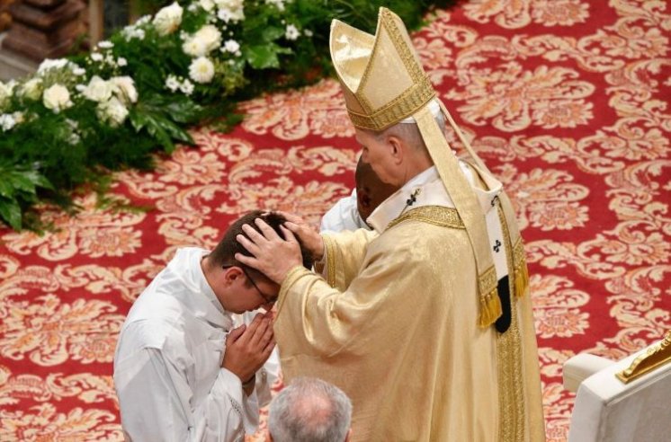 Papa Lav XIV. zaredio 32 svećenika, među njima i jednog Hrvata