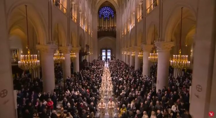 Pariška katedrala Notre-Dame na putu da prestigne Eiffelov toranj po broju posjetitelja