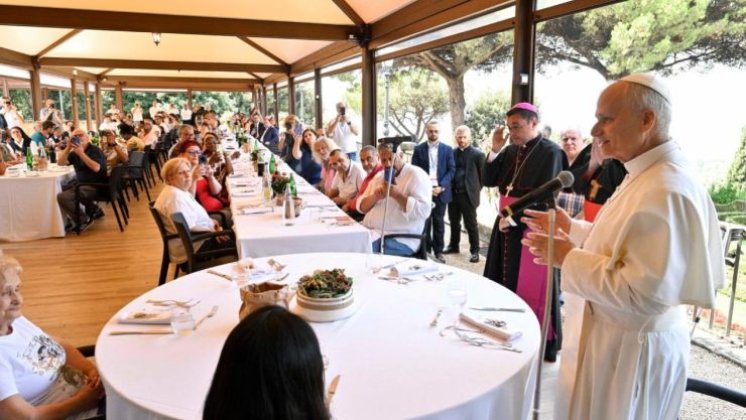 Papa na ručku sa siromasima: Mi smo najljepše Božje stvorenje