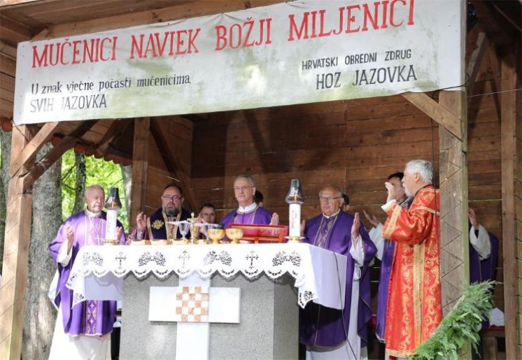 Nadbiskup Kutleša predslavio misu na Jazovki za 814 žrtava komunističkog režima: „Pomirenje bez istine nije mir, to je samo privid“