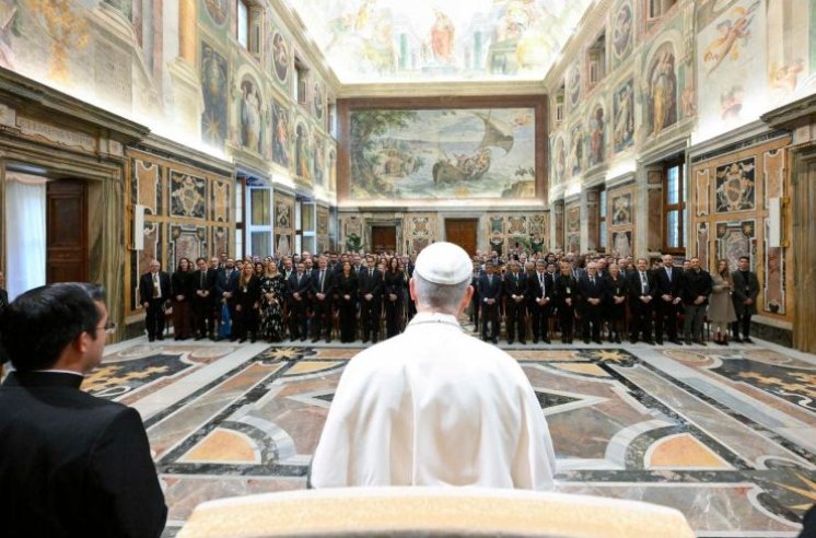 Papa: Valja reći „ne“ izopačenoj manipulaciji umjetnom inteligencijom i tražiti opće dobro