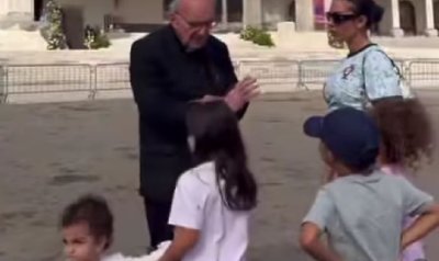 Dirljiv prizor iz Fatime: Djeca Cristiana Ronalda primila blagoslov u Gospinu svetištu