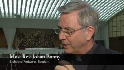 Belgija: Biskup Antwerpena želi oženjene muškarce rediti za svećenike