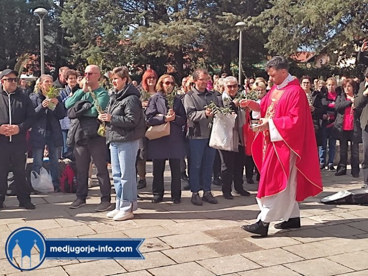 FOTO Cvjetnica u Međugorju: Procesija i blagoslov grančica označili početak Velikog tjedna