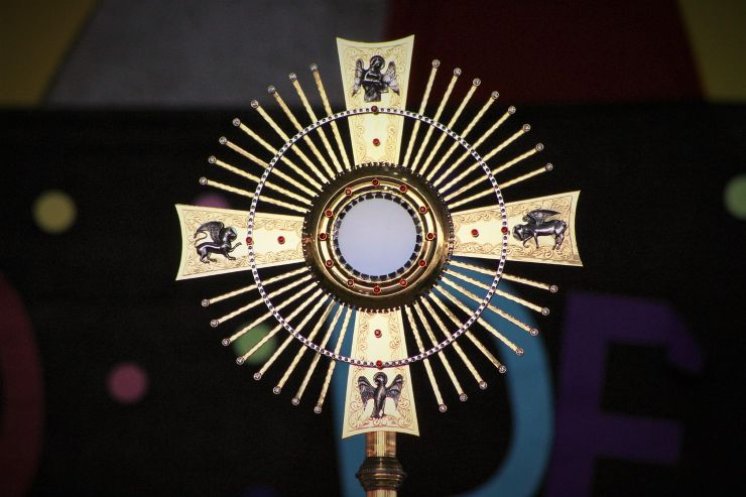Papa: Tijelovske procesije hrabro su svjedočanstvo vjere