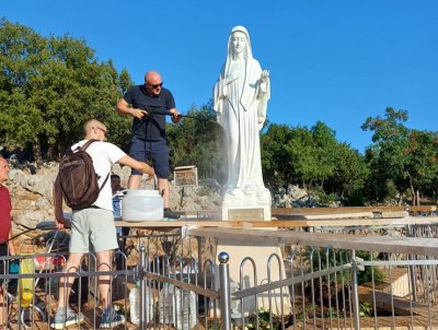 Fra Marin Mikulić nakon čišćenja Gospina kipa: "Možda je upravo ovo poziv svima nama"