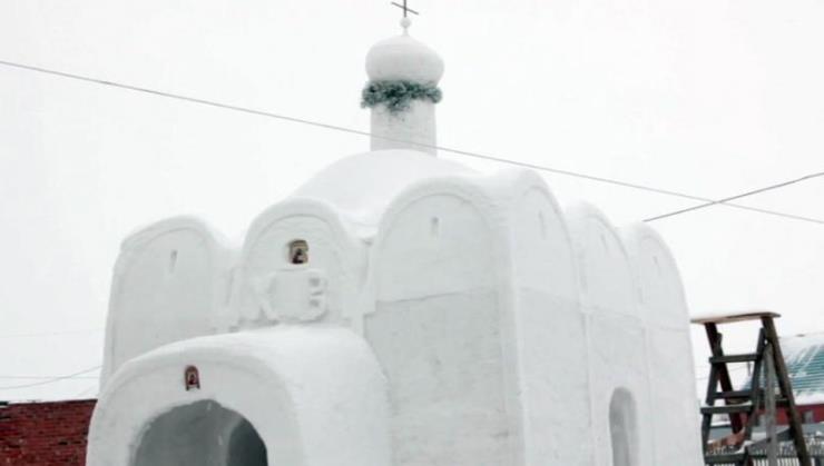 kapela-od-snjega-sibir.jpg