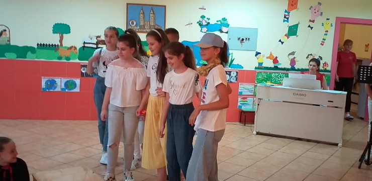 posjet-osnovne-glazbene-skole-brotnjo-vrticu-sv-mala-terezija_4.jpg
