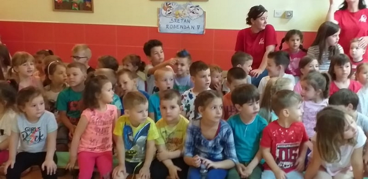 posjet-osnovne-glazbene-skole-brotnjo-vrticu-sv-mala-terezija_7.jpg